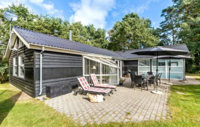 Gorgeous Home In Glesborg With Kitchen, Bønnerup Strand